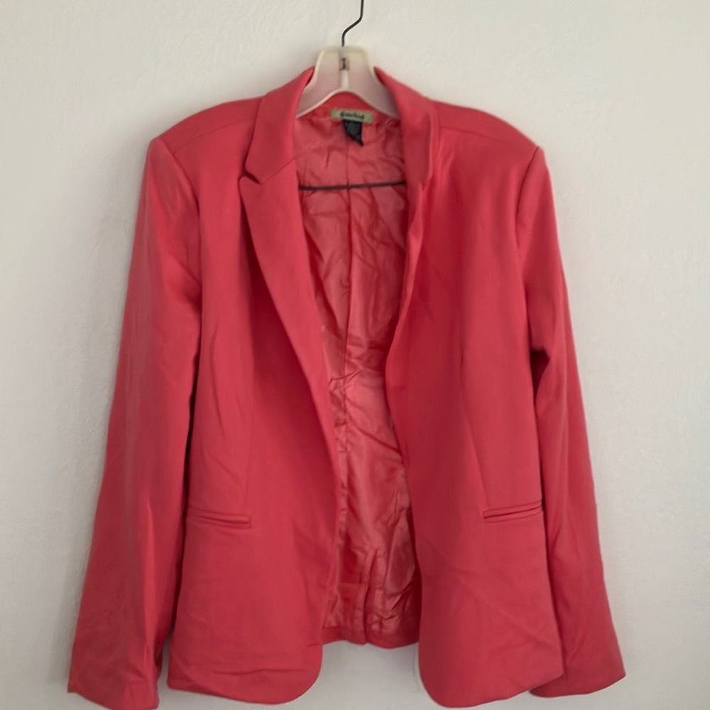 FINAL MARKDOWN Free hug blazer large
